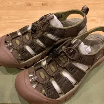 KEEN 뉴포트 27.5cm