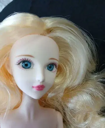 인형 리얼 금발 피규어 리카짱 바비 관절이 움직이는