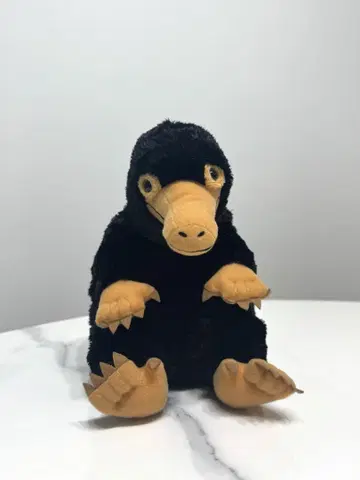 환상적인 비스트 니플러 봉제 인형