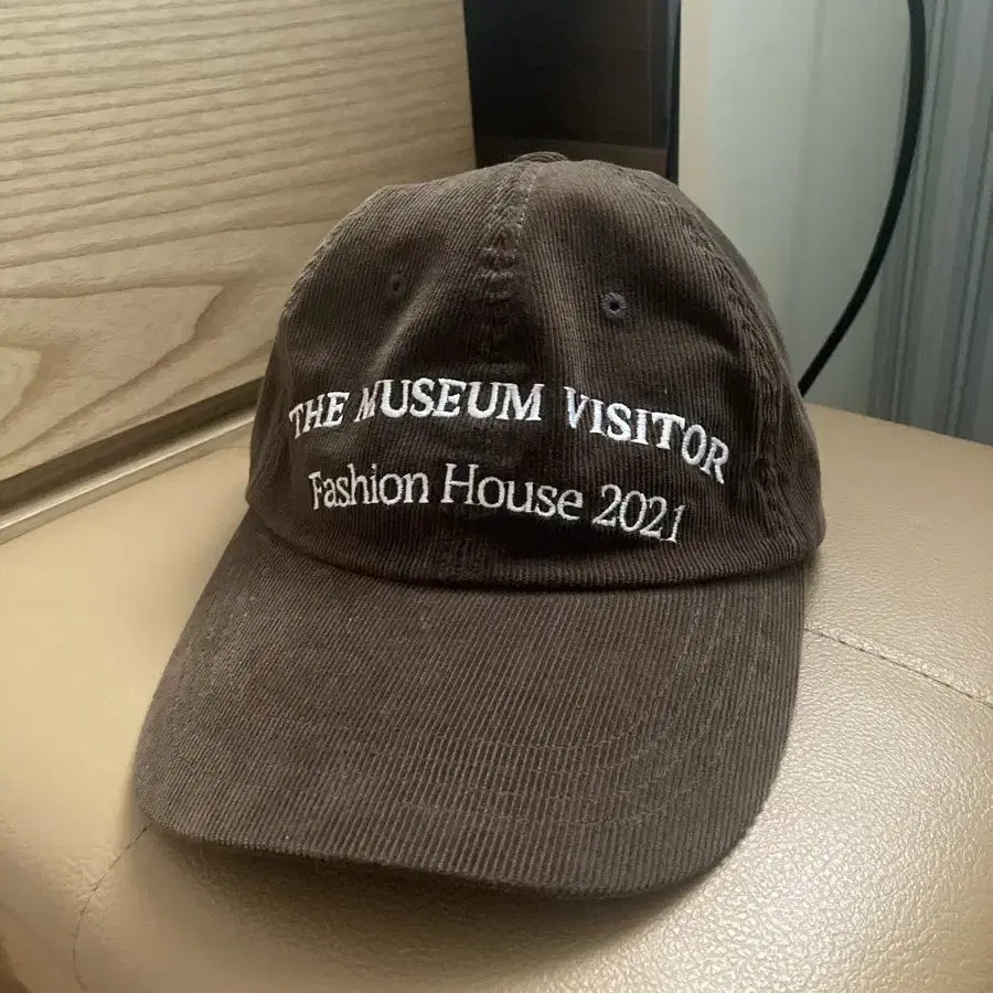 THE MUSEUM VISITOR | 더뮤지엄비지터 The Museum Visitor Hat