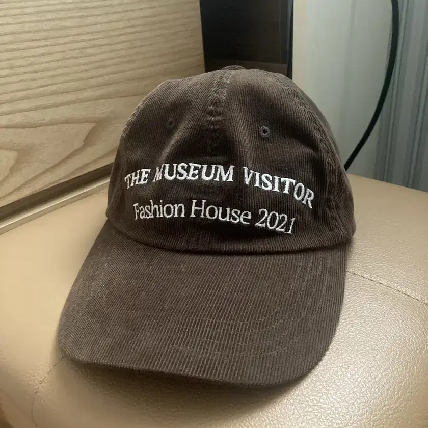 THE MUSEUM VISITOR | 더뮤지엄비지터 The Museum Visitor Hat