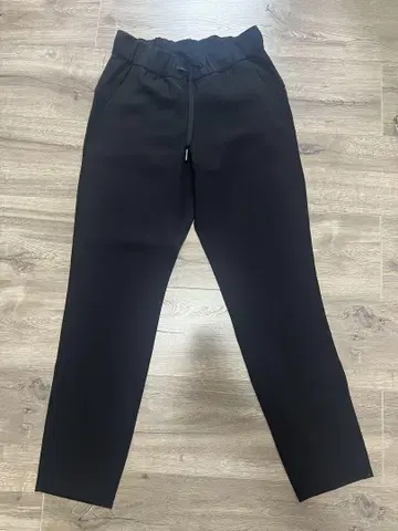 Lululemon 스트레치 소재 블랙 슬랙스 사이즈 2