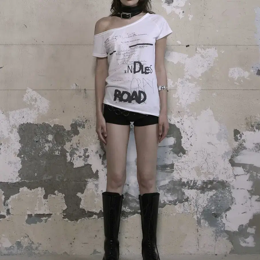 トップス Bohemian Seoul FUNKY SCOOP NECK TEE BOHEMIAN SEOUL】BOHEMSEO FUNKY SCOOP NECK TEE SCRIBBLE