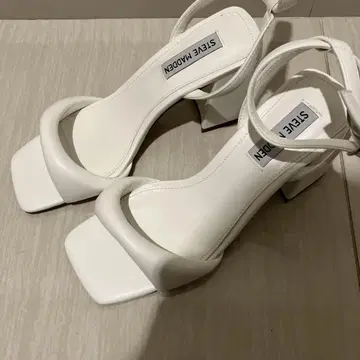 STEVE MADDEN 화이트 블록 힐 샌들