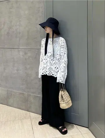 크로셰 스타일 자수 니트 풀오버 유나이티드 애로우즈