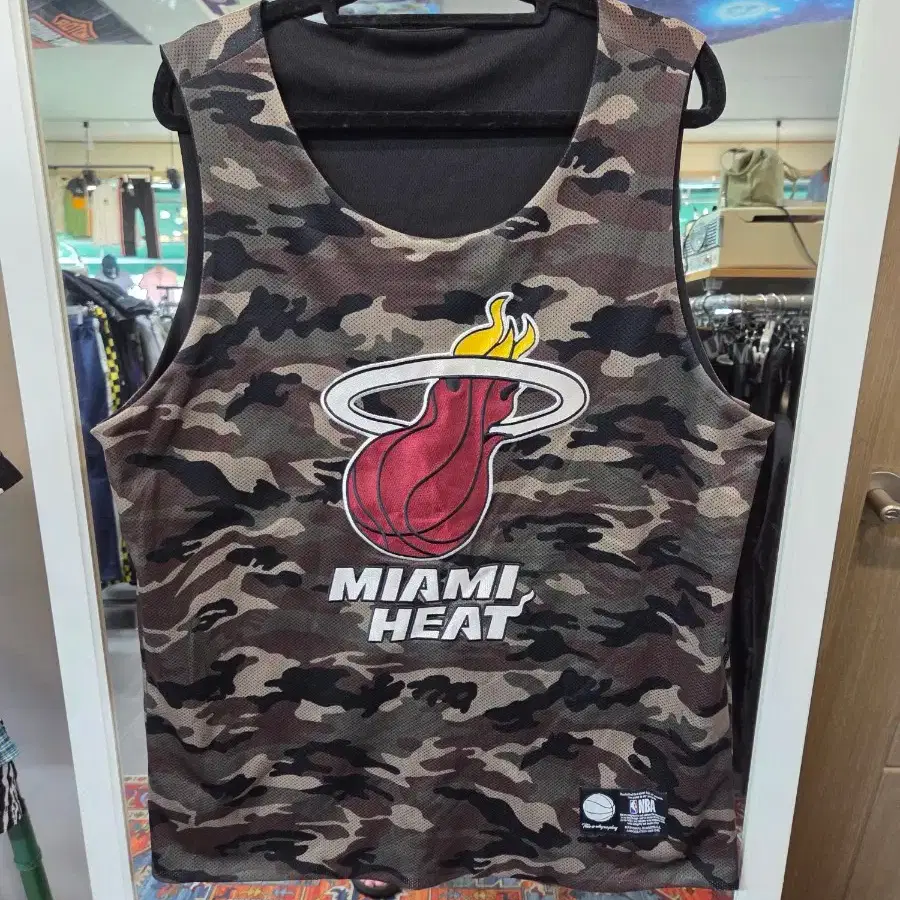 NBA NBA Miami Heat Reversible Sleeveless Tank Top Camo Black L on