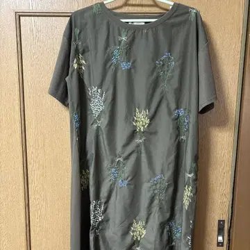 반팔 자수 원피스