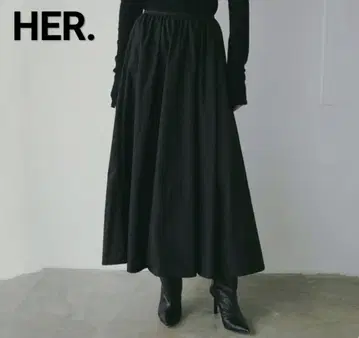 HER. 밑단 절개 플레어 스커트 롱 스커트 블랙