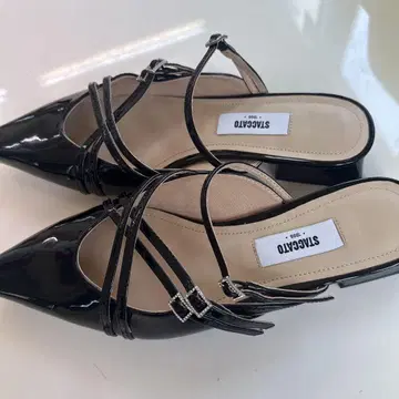 STACCATO 블랙 스틸레토 샌들 245