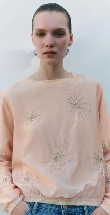 미사용 새상품 ZARA 비즈 장식 콤비 소재 상의