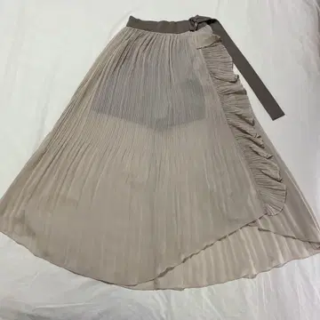 SNIDEL 베이지 플리츠 스커트 숏 팬츠 포함 O 사이즈