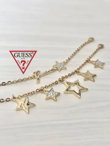 GUESS 팔찌 2개 세트 참 로고 골드 스타 별