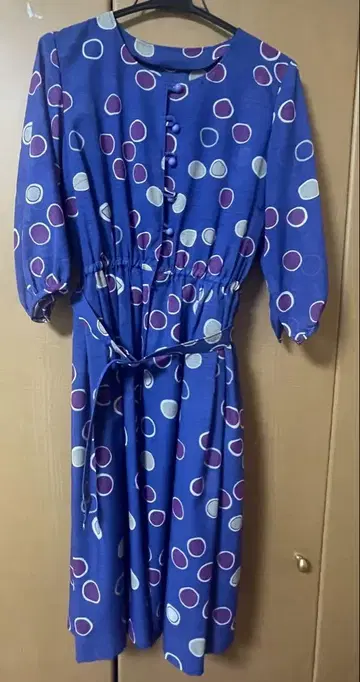 파란색 도트 무늬 롱 원피스