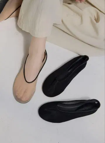 고의적으로 둥근 발가락 메쉬 펌프스