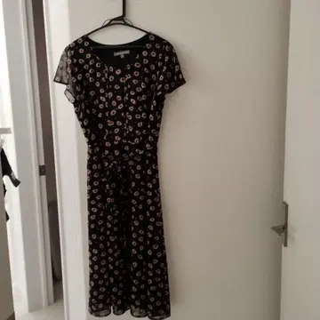 LAURA ASHLEY 꽃무늬 블랙 원피스