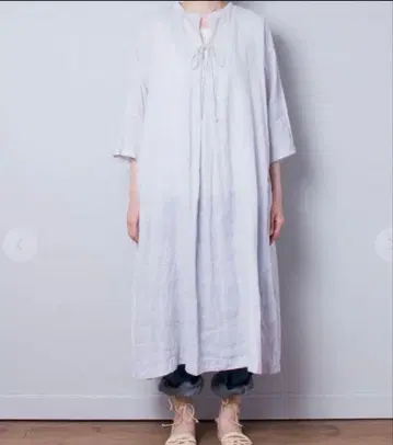 네스트로브 린넨 밴드 카라 스모크 원피스