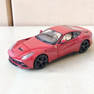 브라고 1/24 페라리 F12 베를리네타