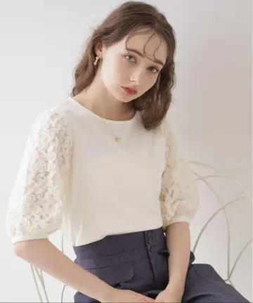 쿠튀르 브로치 쉬폰 엠보 튤 소매 티셔츠