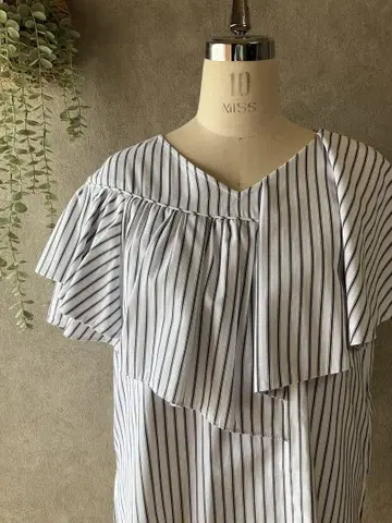 스트라이프 프릴 반팔 셔츠