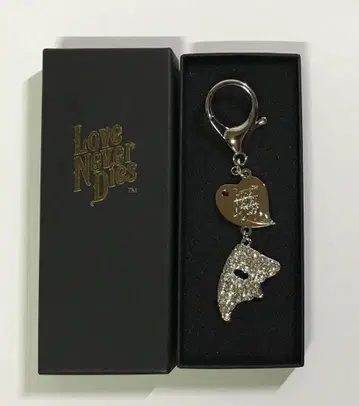 뮤지컬 러브 네버 다이 스와로브스키 참