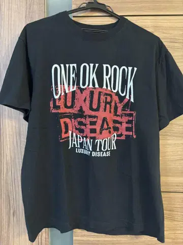 ONE OK ROCK LUXURY DISEASE DOME 티셔츠 L