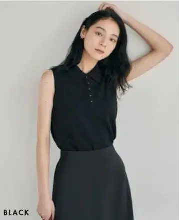 아일렛 카라 부착 니트