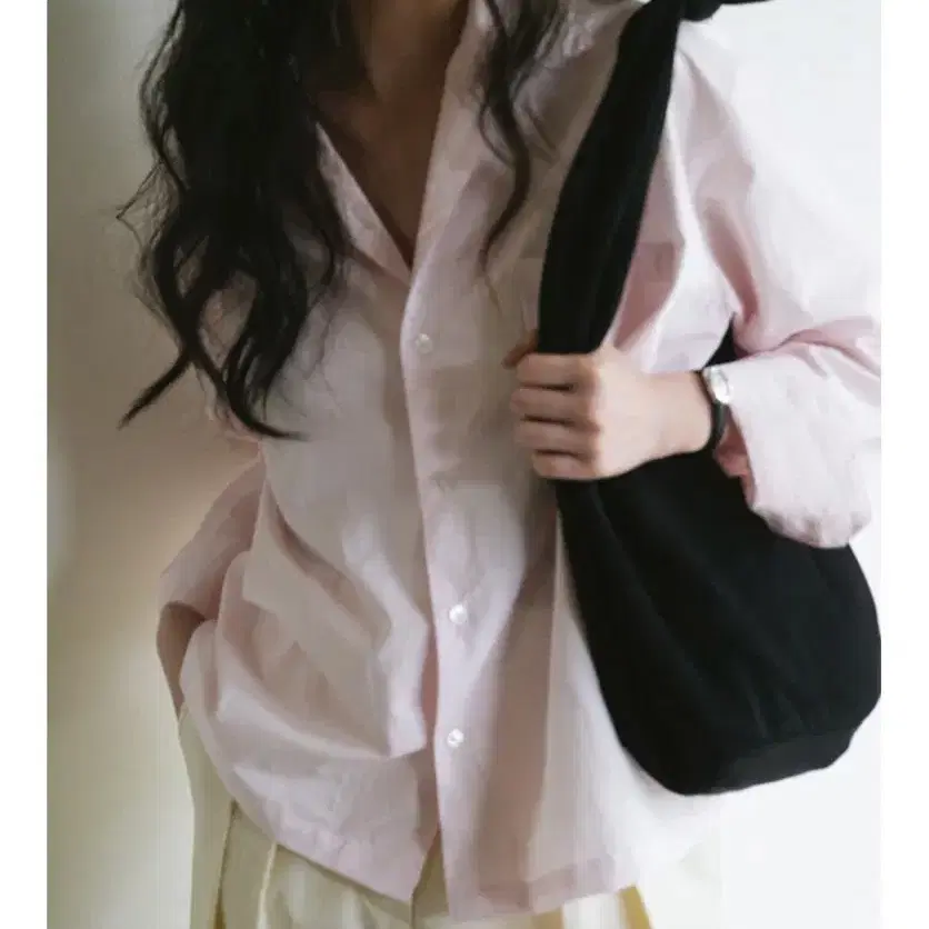 Urbanic30 evening knot bag on Bunjang Global Site.