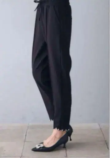 멜로 스캘럽 펄 팬츠 Frene 후라네 같은 형태 블랙 심플