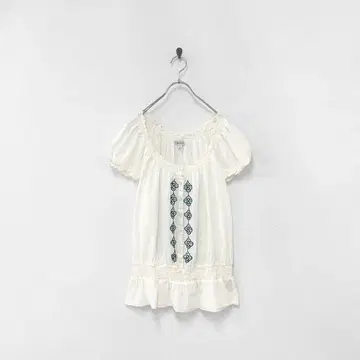 에스닉 자수 블라우스 셔츠 반팔 화이트 화이트 개더 페플럼