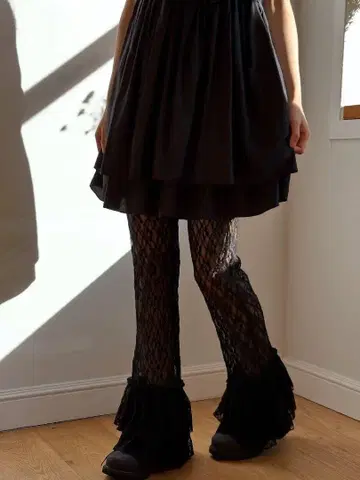 레이스 프릴 팬츠 블랙