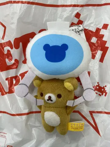 리락쿠마 크레인에 매달려 흔들리는 봉제 인형 리락쿠마