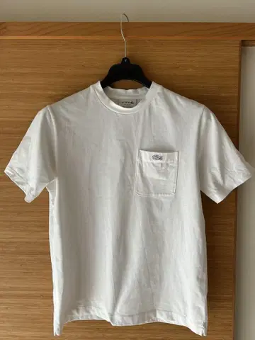 라코스테 아웃라인 클록 포켓 반팔 티셔츠