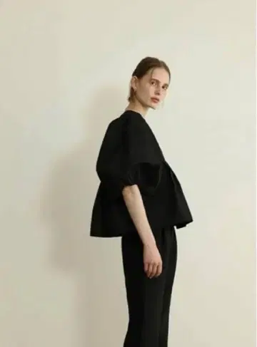 cavezarosso 자카드 페플럼 탑 블랙