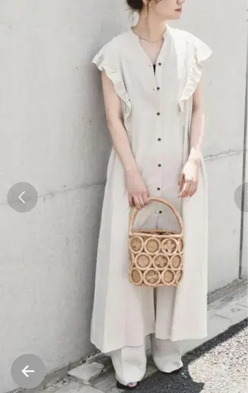 quaranciel (카란시엘) 소매 프릴 슬리브리스 원피스 베이지