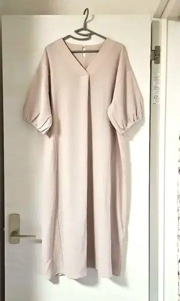택 포함 새상품 알파벳 알파벳 벌룬 슬리브 V넥 원피스