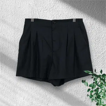 새상품 GOV 리테이그 프론트턱 숏팬츠 [M] 블랙