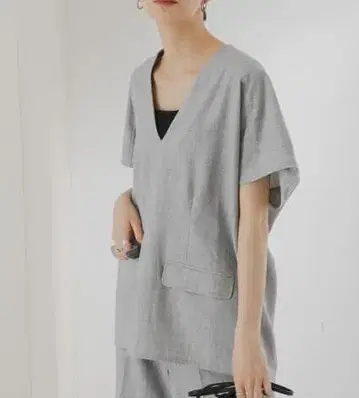 KBF 어반 리서치 백 오픈 풀오버 V넥 그레이