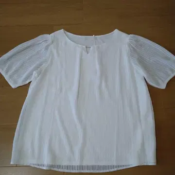 anySiS 화이트 블라우스