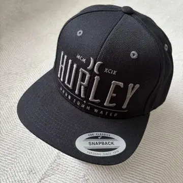 HURLEY 블랙 스냅백 캡