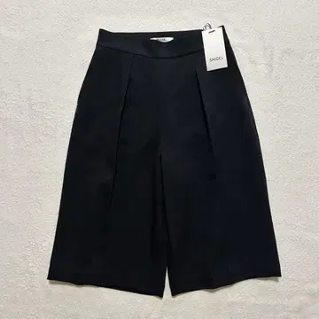 새상품 SNIDEL 스나이델 턱 슬림 하프 팬츠 1 블랙