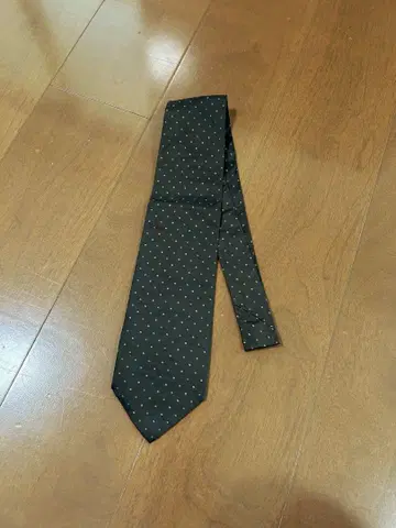 브라운 계열 도트 무늬 클리닝 완료