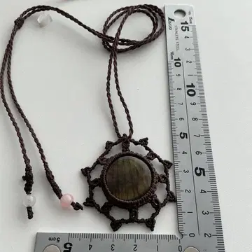 마크라메 뜨개질 래브라도 라이트 목걸이