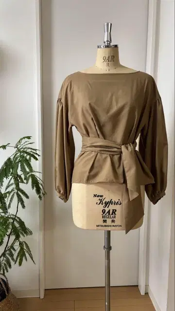 styling 베이지 V넥 블라우스 허리 리본 포함 F 사이즈