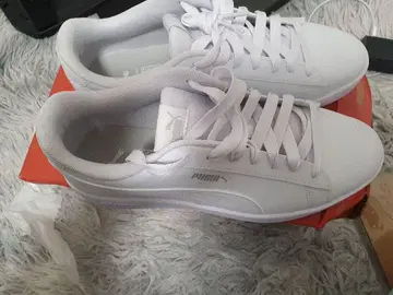 Puma 화이트 스니커즈 25.5cm