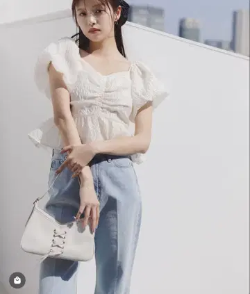Natural beauty basic 자카드 크롭 블라우스
