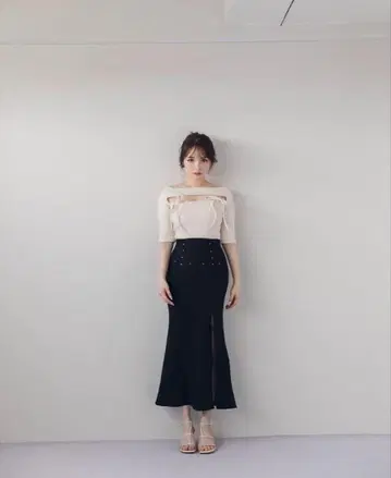 블랙 타이트 스커트 슬릿