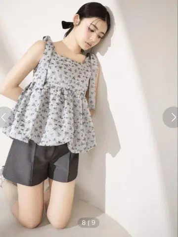 릴리 브라운 숄더 리본 자카드 페플럼 블라우스