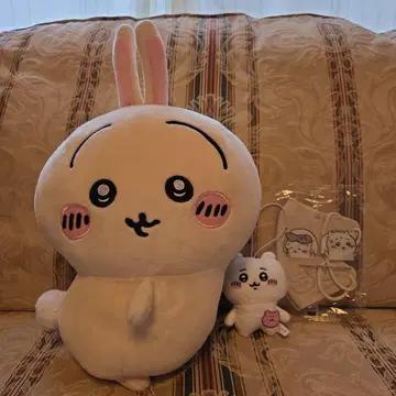 큰 화이트 봉제 인형과 작은 봉제 인형 세트