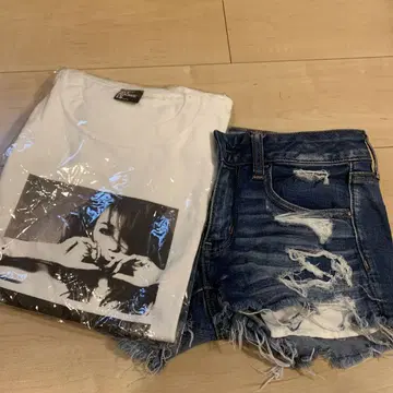 쿠다 쿠미의 티셔츠와 American Eagle Outfitters