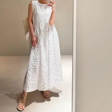 STORYNINE 시어 엠보싱 원피스
